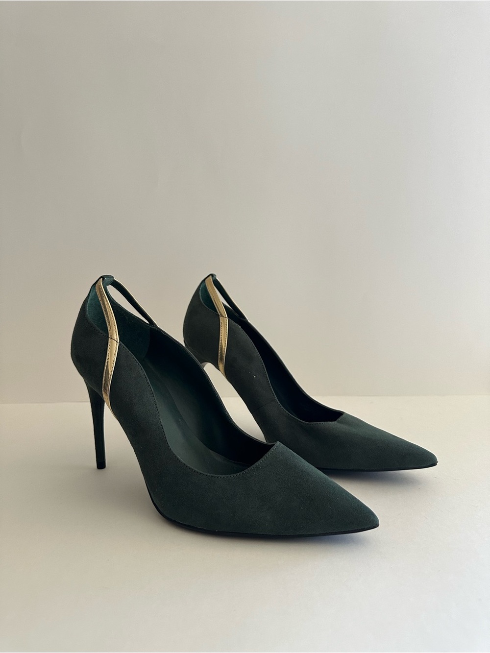 Marc Fisher Green Gold Trim Garlene Vegan Suede Heels - Picture 2 of 11